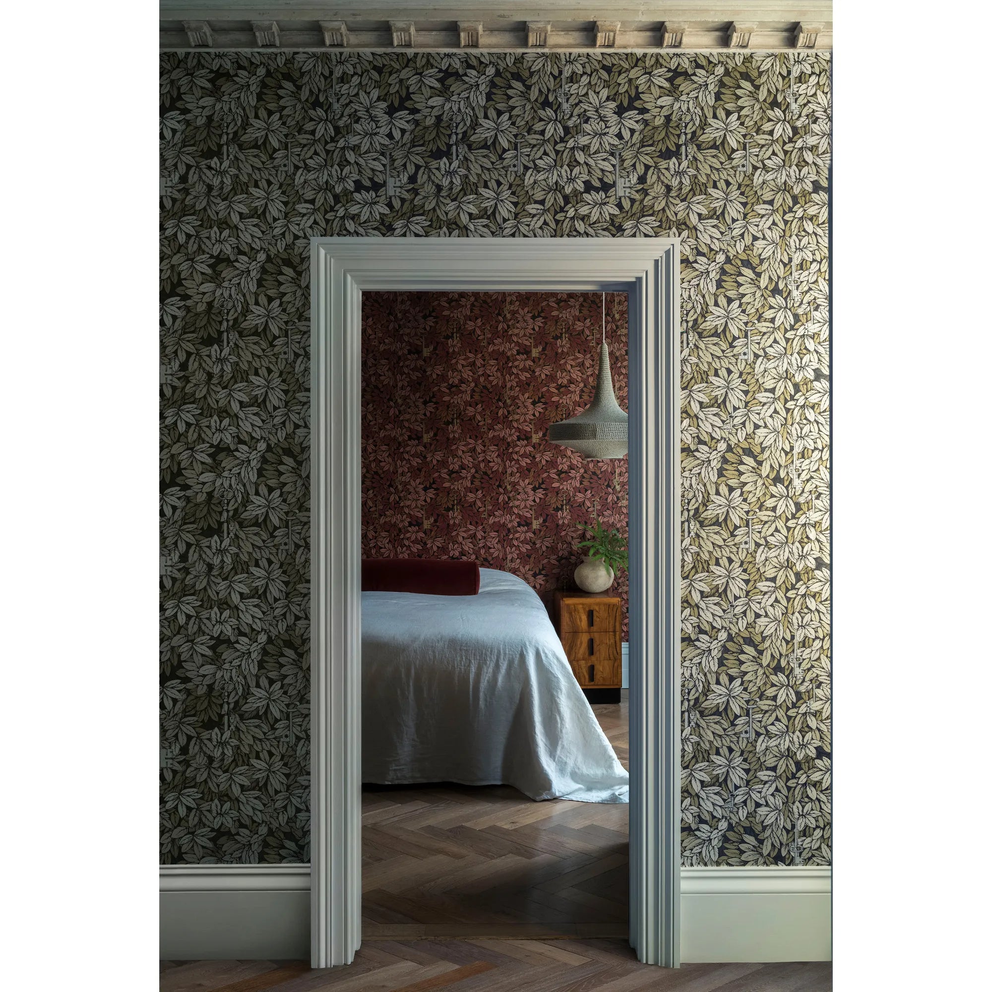 Chiavi Segrete Key & Leaves Wallpaper