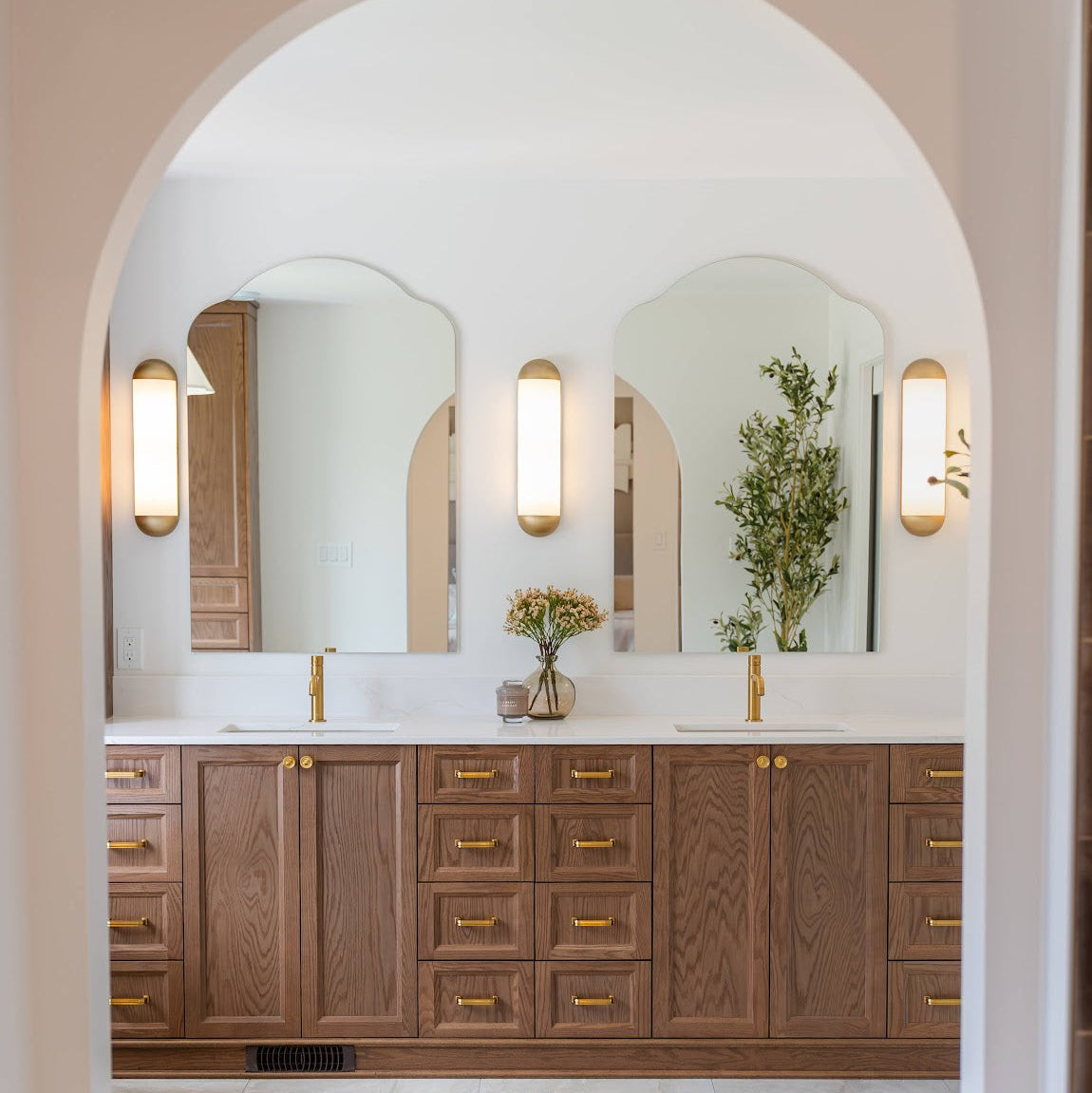 Amici Wall Sconce Light