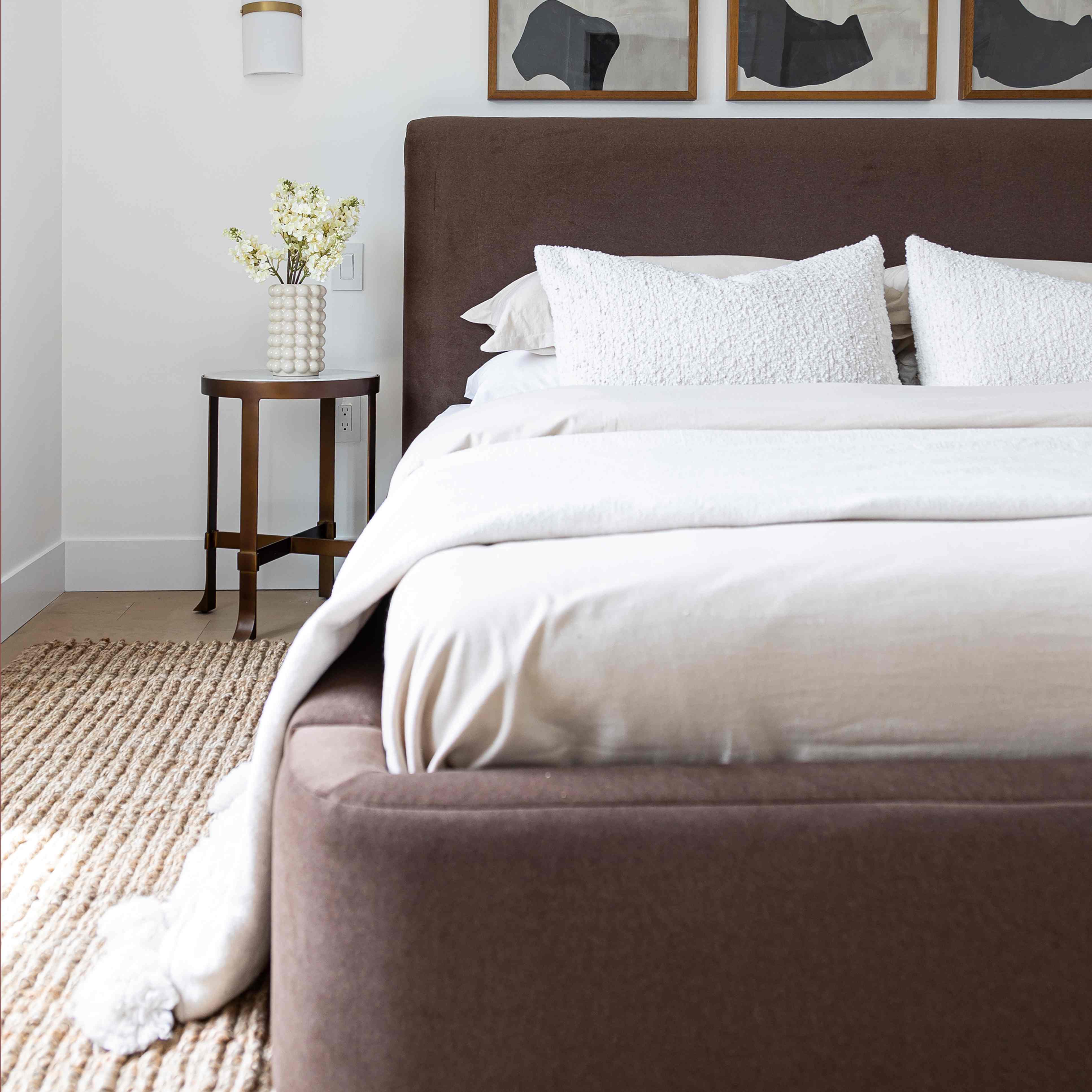 Filly Velvet Coffee Bed