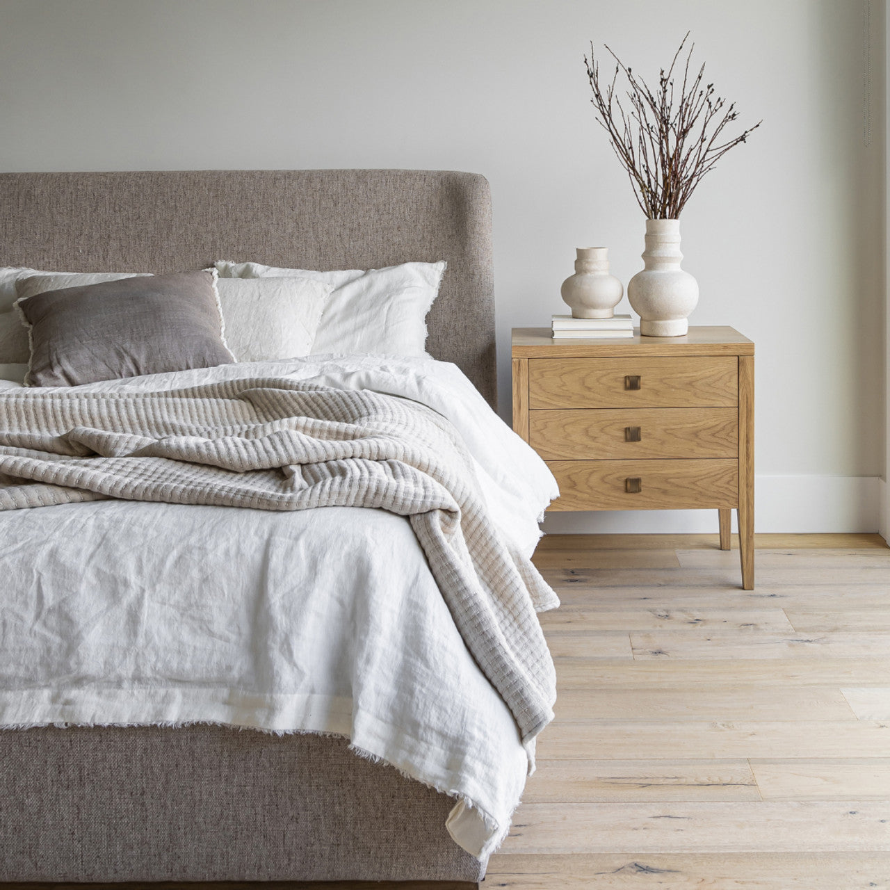 Faye Taupe Bed