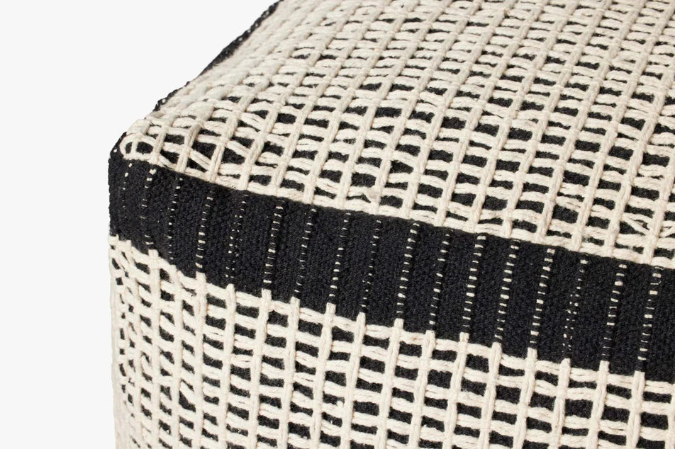 Black & White LPF0040 Pouf